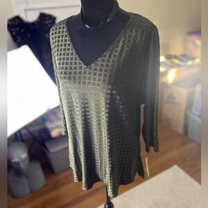 Women’s Petite Medium Nygard Top NWT